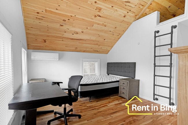 Building Photo - 38 Seminary Ave