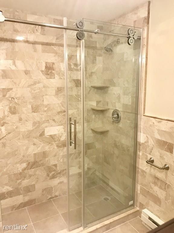 Foto del edificio - 1 br, 1 bath  - 69 Marion St