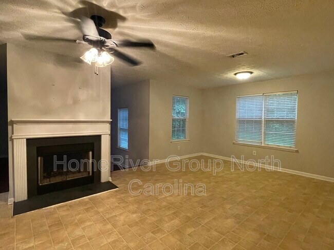 Foto del edificio - 5111 Eagle Creek Dr