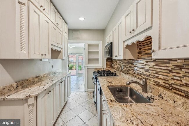 Building Photo - 919 S St Asaph St