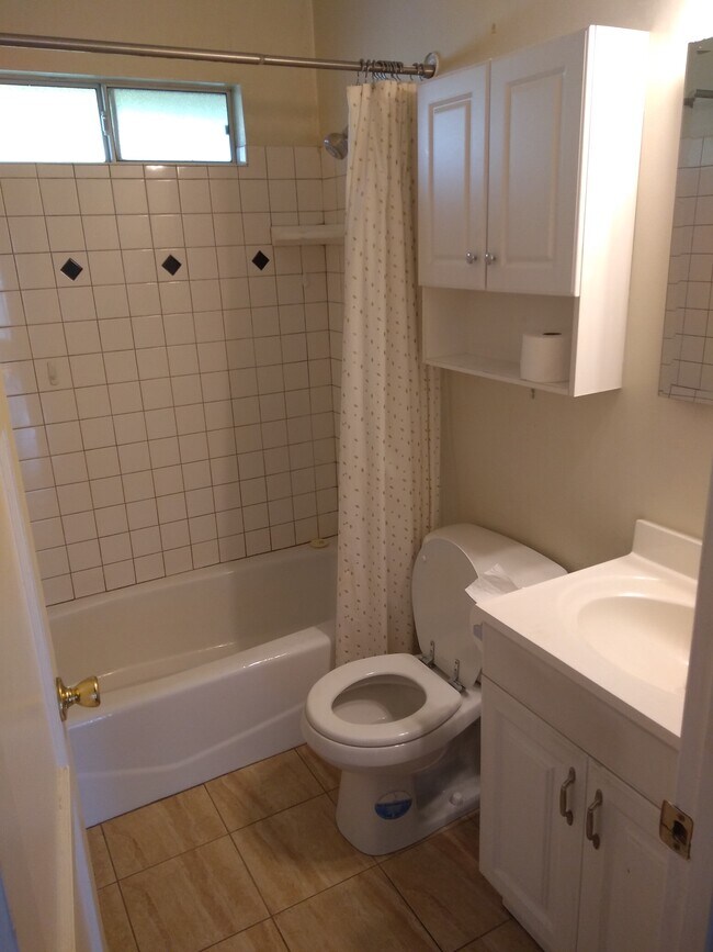 Bathroom - 1622 Raymond Hill Rd