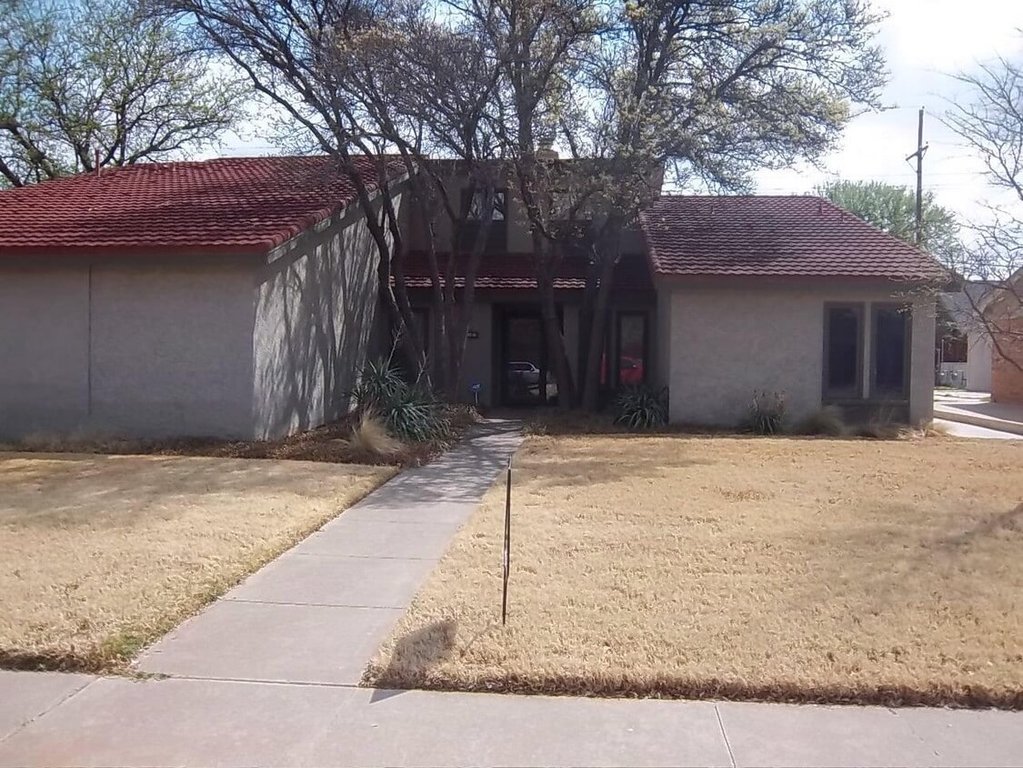 Primary Photo - 8607 Utica Ave