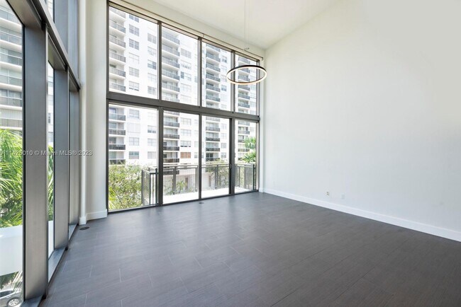 Building Photo - 6000 Collins Ave