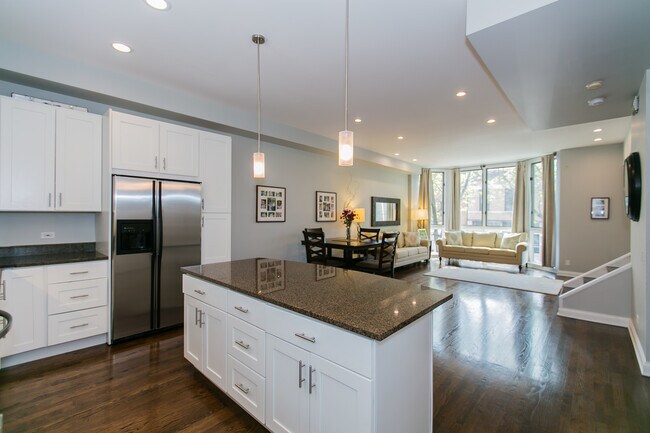 Foto del edificio - 2005 N Hoyne Ave