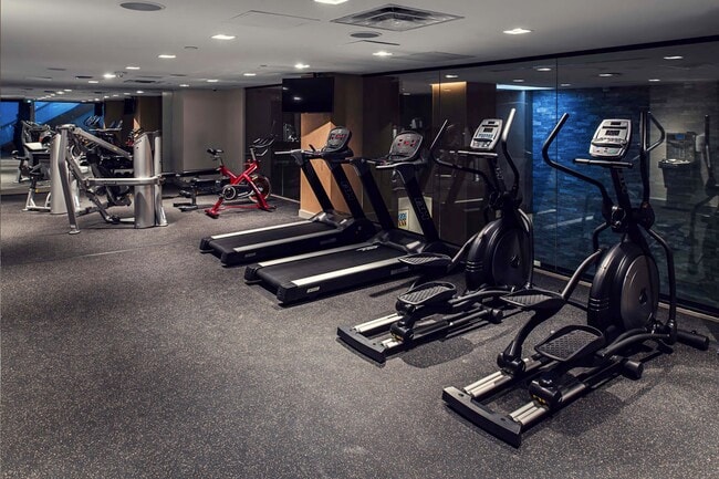 Building Photo - Curve