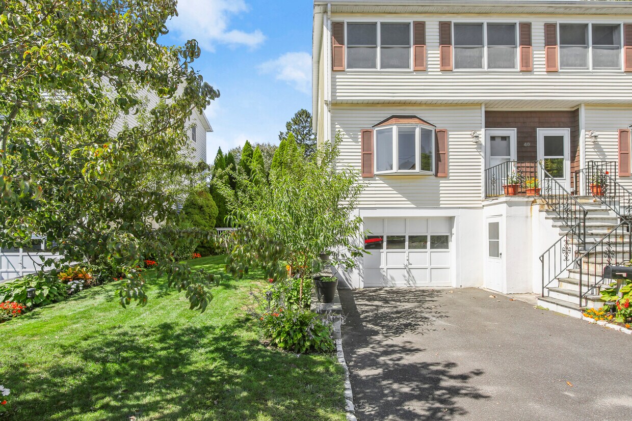 40 Cos Cob Ave, Greenwich, CT 06807 Room for Rent in Greenwich, CT