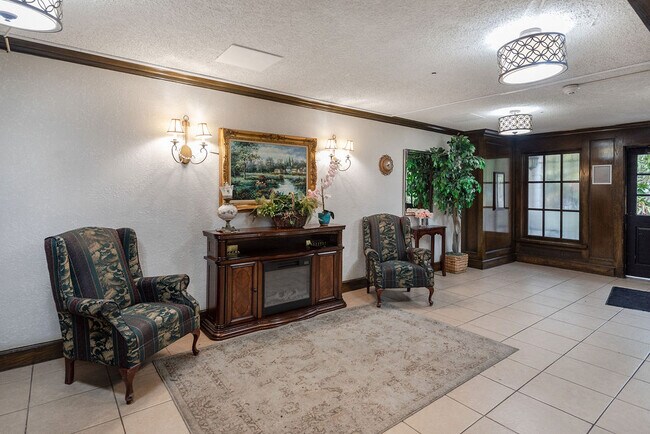 Building Photo - 3680 Inverrary Dr