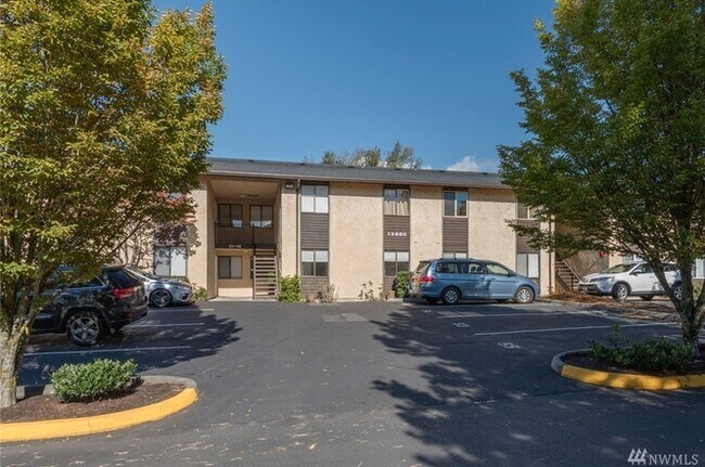 Foto del edificio - 12600 Northeast 145th Street