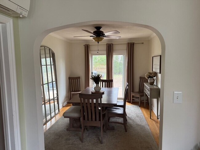 Building Photo - Beautiful Single Family Home In The Heart ...