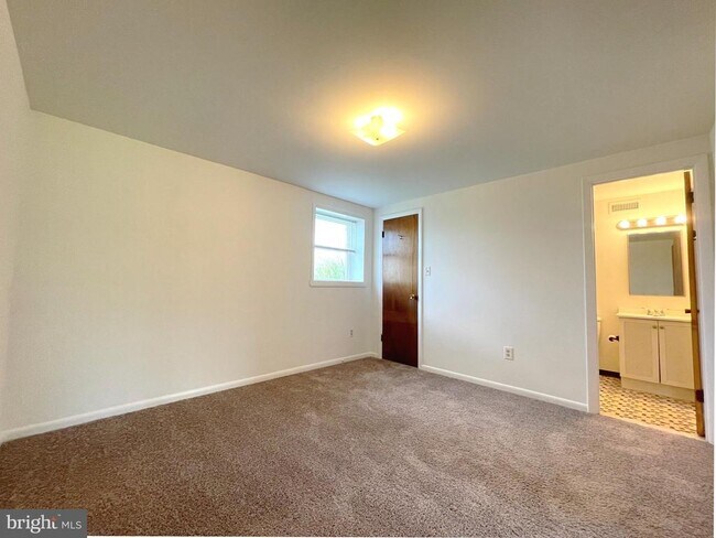 Building Photo - 44970 Serenity Farm Ln