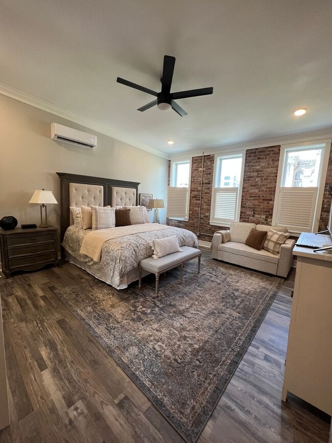 Building Photo - 315 Columbia St