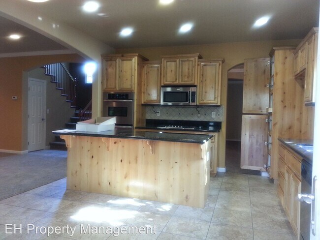 Building Photo - 5 br, 3 bath House - 9486 Shadowrock Way