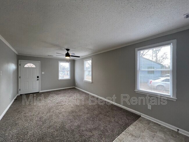 Foto del edificio - 1955 Martin Cir