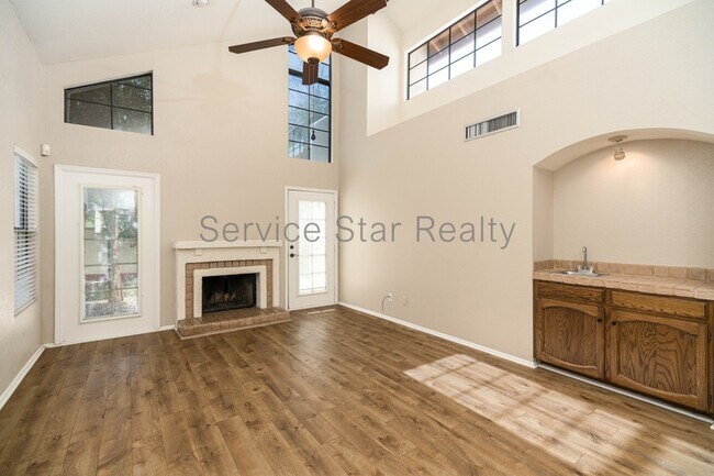 Building Photo - 8910 S Heather Dr