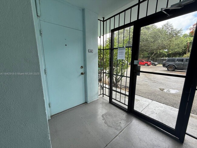 Foto del edificio - 2539 Bayshore Dr