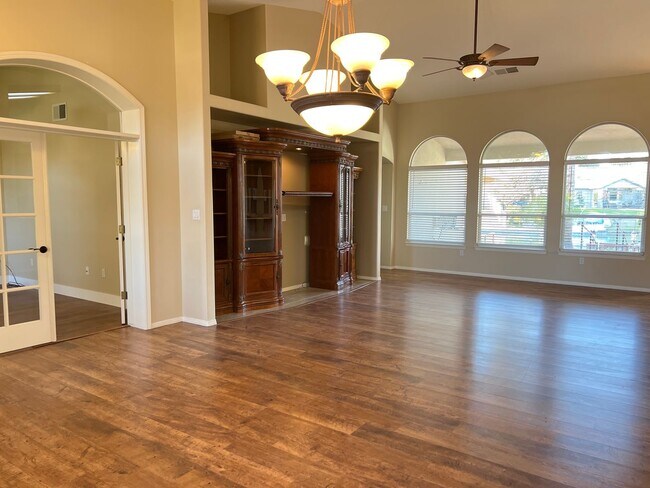 Foto del edificio - MOVE IN SPECIAL- 1/2 OFF FIRST MONTH'S REN...