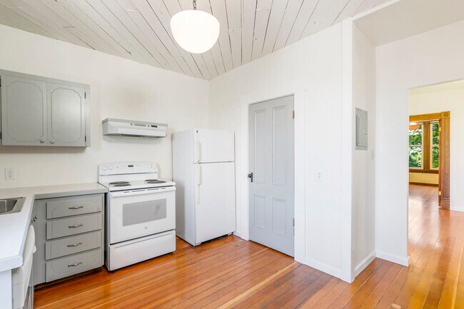Foto del edificio - 3208 S Kelly Ave