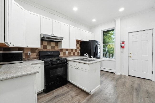 Building Photo - 130 75th St