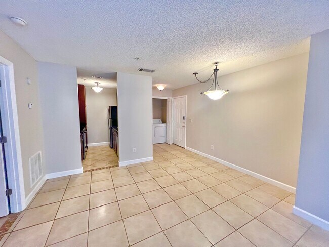 Foto del edificio - Charming 1BD/1BTH Ground Level Condo in St...