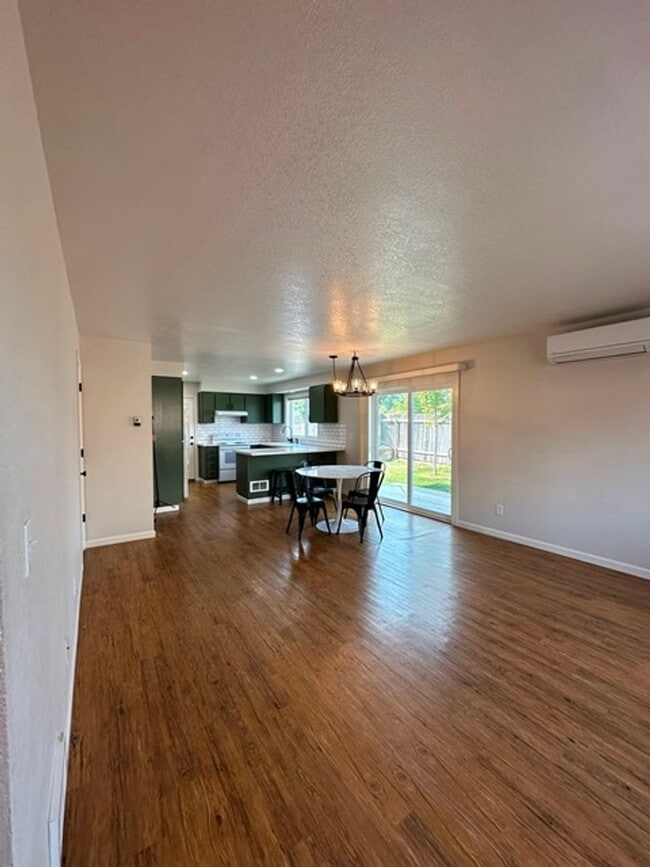 Foto del edificio - Great duplex unit