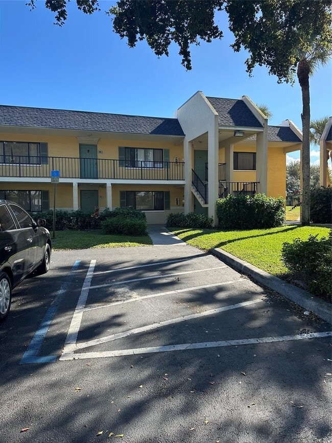 Building Photo - 720 Meadows Cir