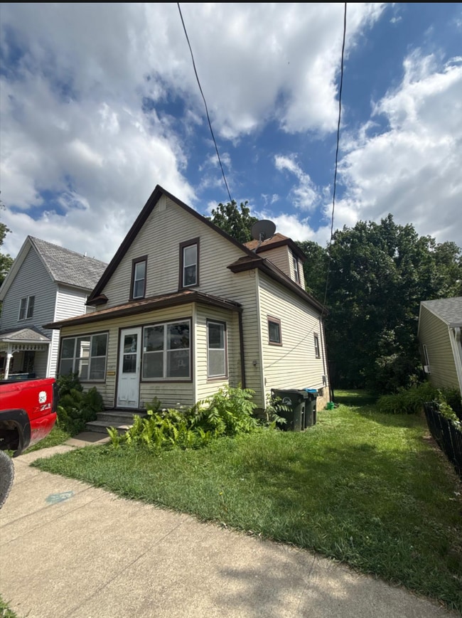 Building Photo - 1525 6th Ave S