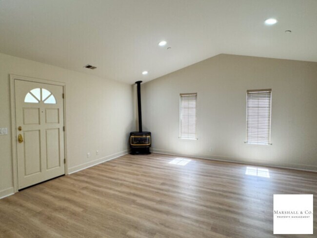 Foto del edificio - MUST SEE!  LARGE 1BR/1BA, 4-Plex,UPDATED, ...