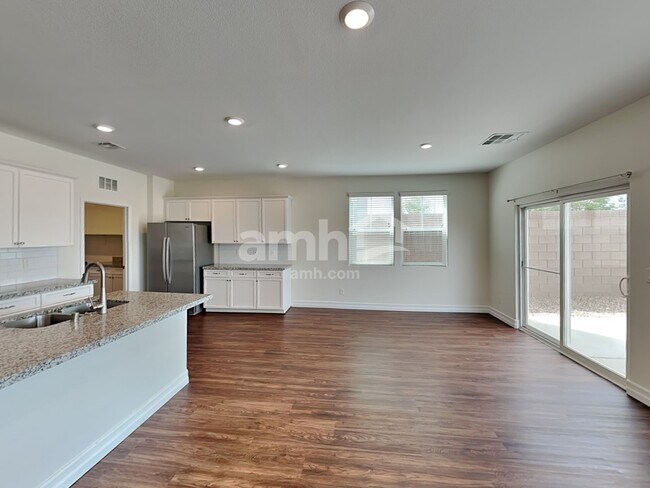 Foto del edificio - 6106 W Haleh Ave