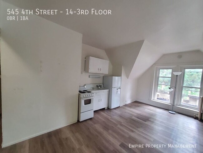 Foto del edificio - Studio Apartment Available for Rent in Cat...