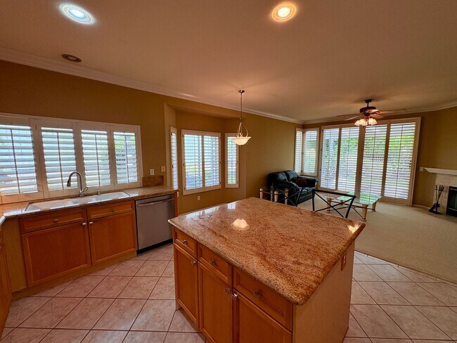 Building Photo - Beautiful 3 Bedroom Plus Office One Story ...