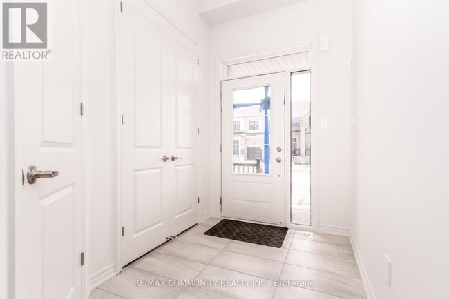 Building Photo - 523 Worden St