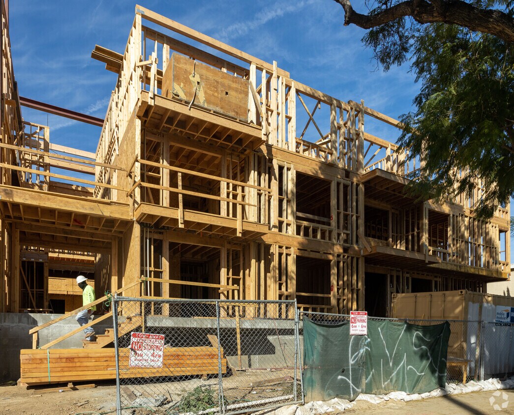 The Delano Apartments at 14829 Delano St Van Nuys, CA