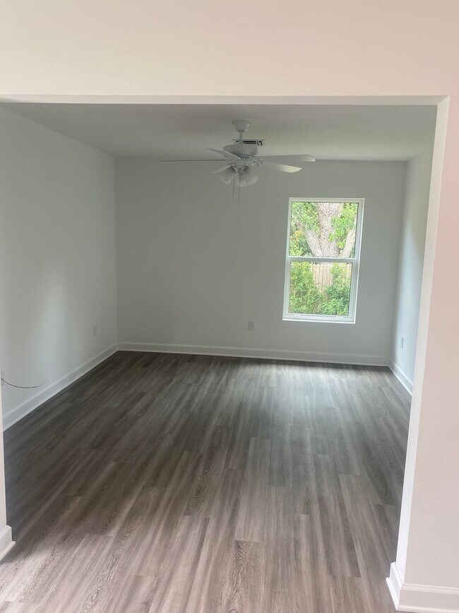 Building Photo - 2 bedroom, 2 bath home for rent