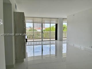 Foto del edificio - 3000 Island 603 Is