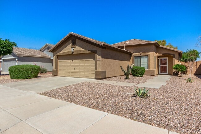 Building Photo - Stunning 3 Bed/2 Bath Home in Gated Commun...