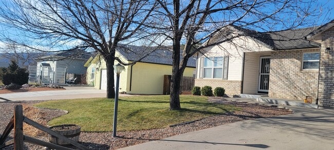 Building Photo - 2213 Twinflower W