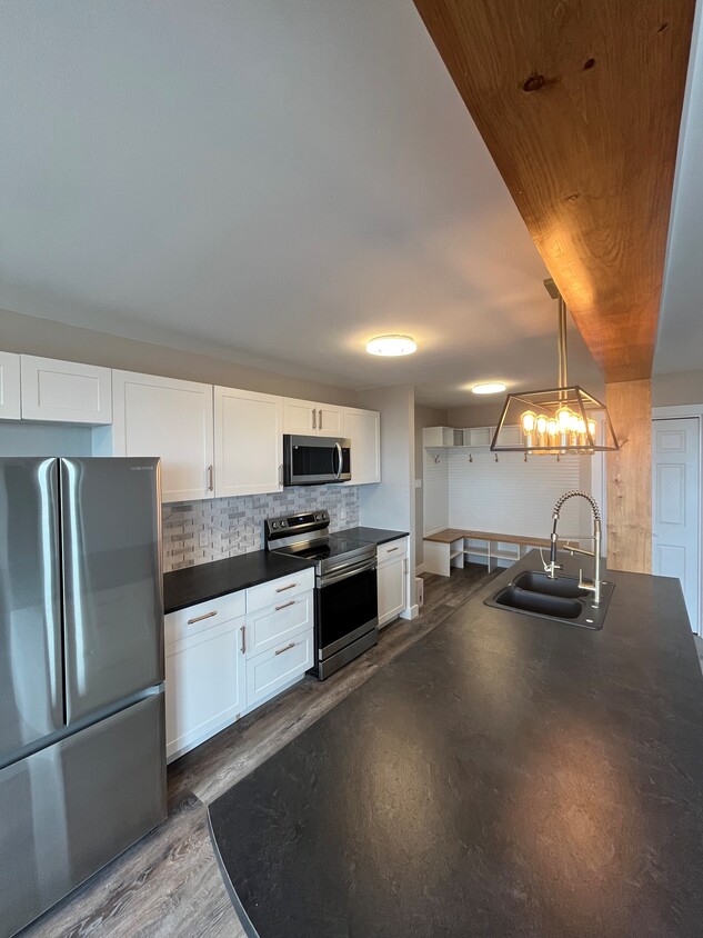 Primary Photo - LUXURIOUS TWO BEDROOM APARTMENT AVAILABLE ...