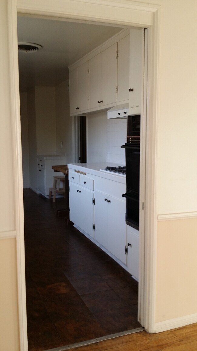 6938 Ave, Los Angeles, CA 91405 House Rental in Los Angeles