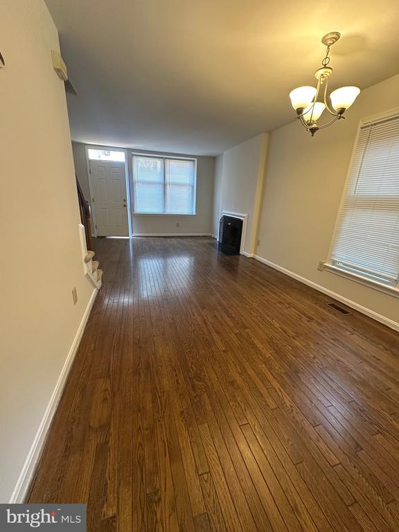 Foto del edificio - 529 Colecroft Ct
