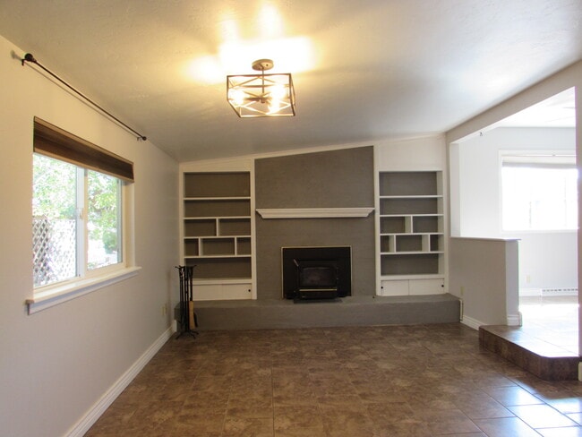 Building Photo - 2116 Bookcliff Ave