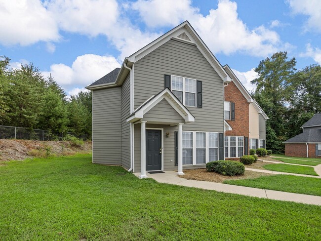 Building Photo - Freshly Renovated 2 BR, 2.5 BA Townhome Ce...