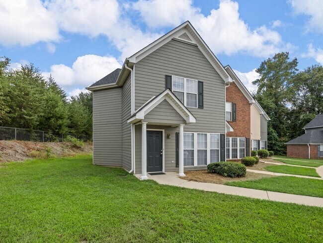 Foto del edificio - Freshly Renovated 2 BR, 2.5 BA Townhome Ce...