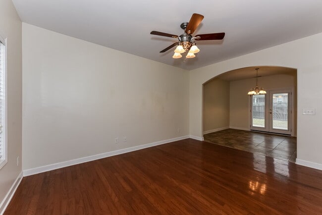 Foto del edificio - 8002 Starling Ct