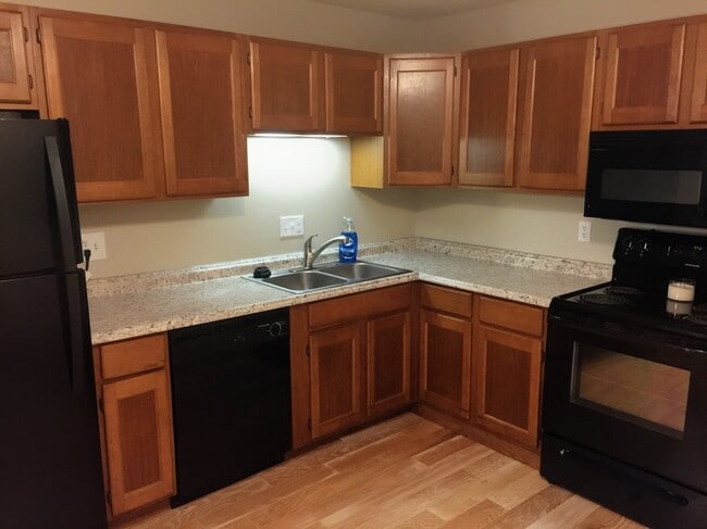 Building Photo - 7213 Creekview Dr #4