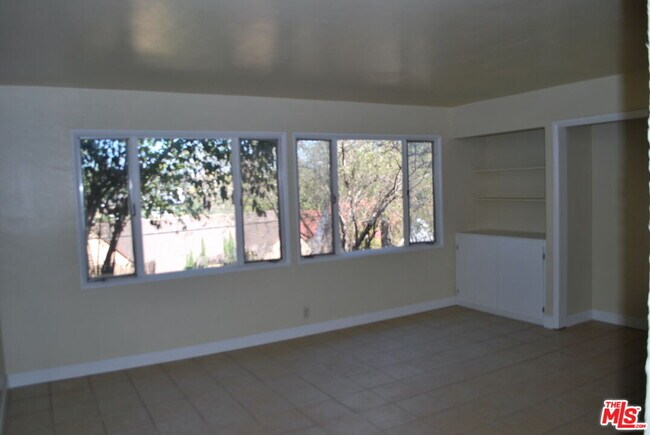 Foto del edificio - 1669 Sargent Ct