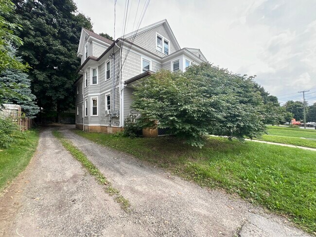 Foto del edificio - 334 Brightwood Ave