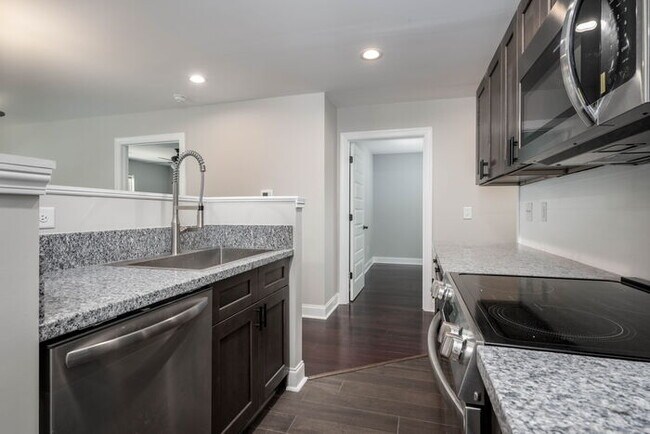 Building Photo - AVAILABLE NOW: Stunning 4 bedroom PLUS off...