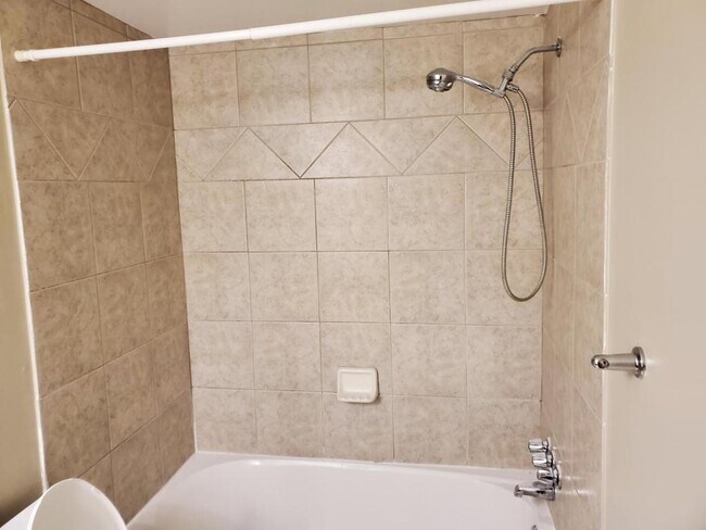 Building Photo - 10224 Prince Pl #106