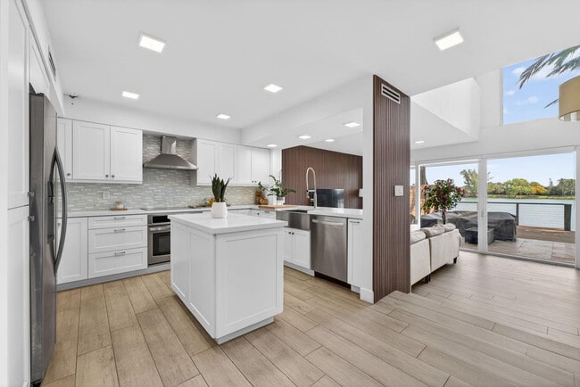 Building Photo - 4945 SW 71st Pl