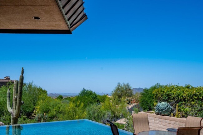 Building Photo - 10935 E Graythorn Dr